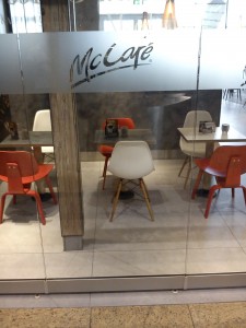 Eames Side Plastic Chair bei McDonalds