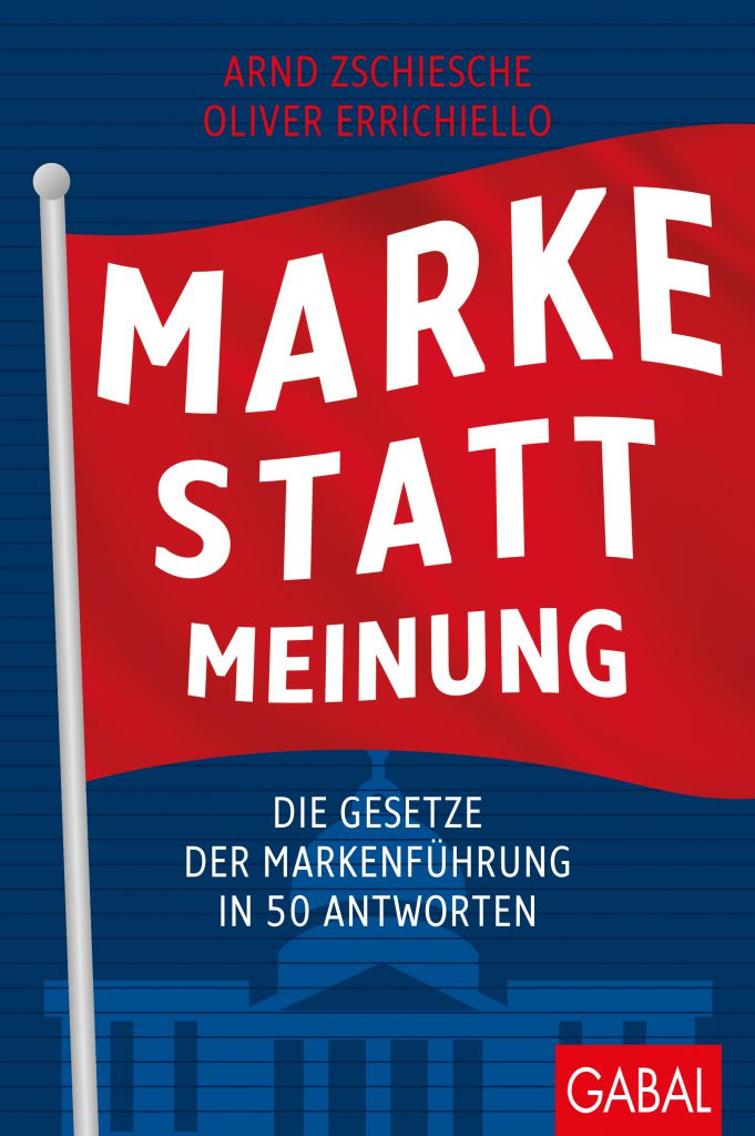 Das Cover des Buches "Marke statt Meinung. Die Gesetze der Markenführung in 50 Antworten" mit einer roten Fahne mit weißer Schrift vor dunkelblauem Hintergrund.